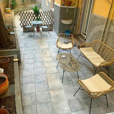 La Casa Di Alice Bed & Breakfast Salerno Bagian luar foto