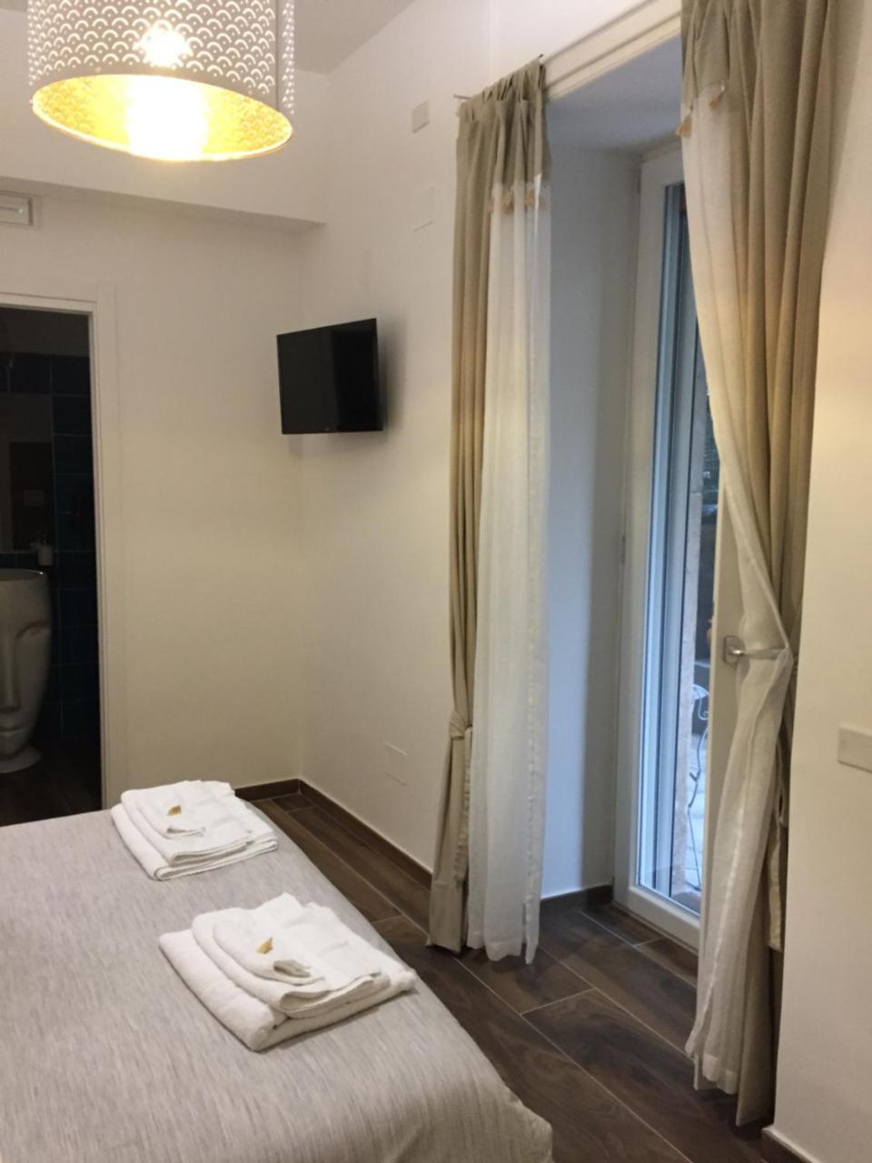 La Casa Di Alice Bed & Breakfast Salerno Bagian luar foto